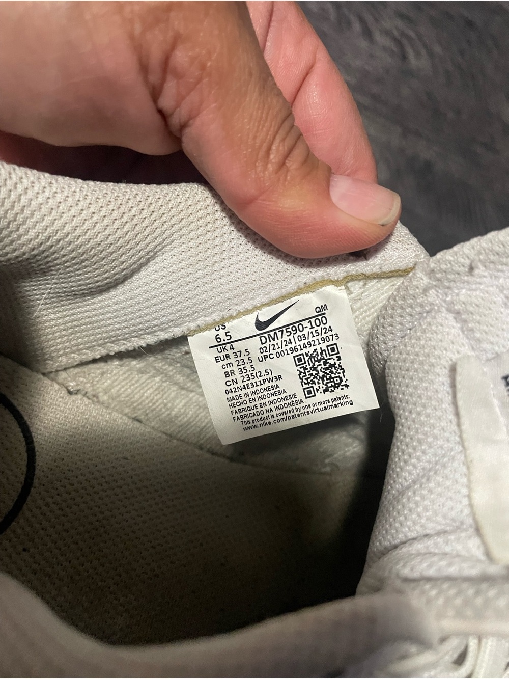 Nike White Low-Top Sneakers Platform sole with Black Swoosh and Tan Stripe - Picture 7 of 8